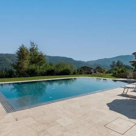 Villa Carlotta 8, Emma Pescia