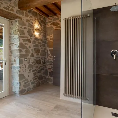 Villa Carlotta 8, Emma Pescia