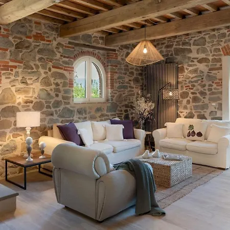 Carlotta 8, Emma Pescia