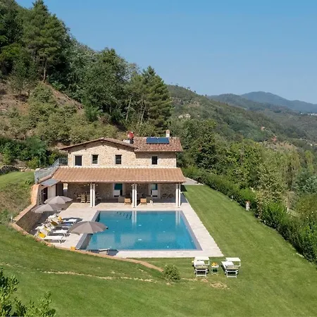 Carlotta 8, Emma Villa Pescia