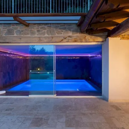 Carlotta 8, Emma Villa *