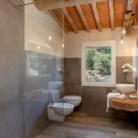 Villa Carlotta 8, Emma Pescia