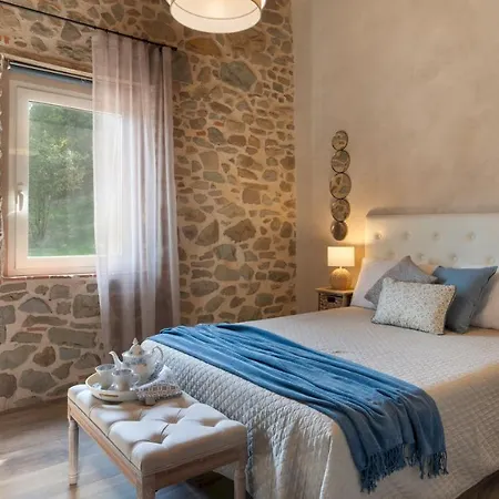 Carlotta 8, Emma Pescia